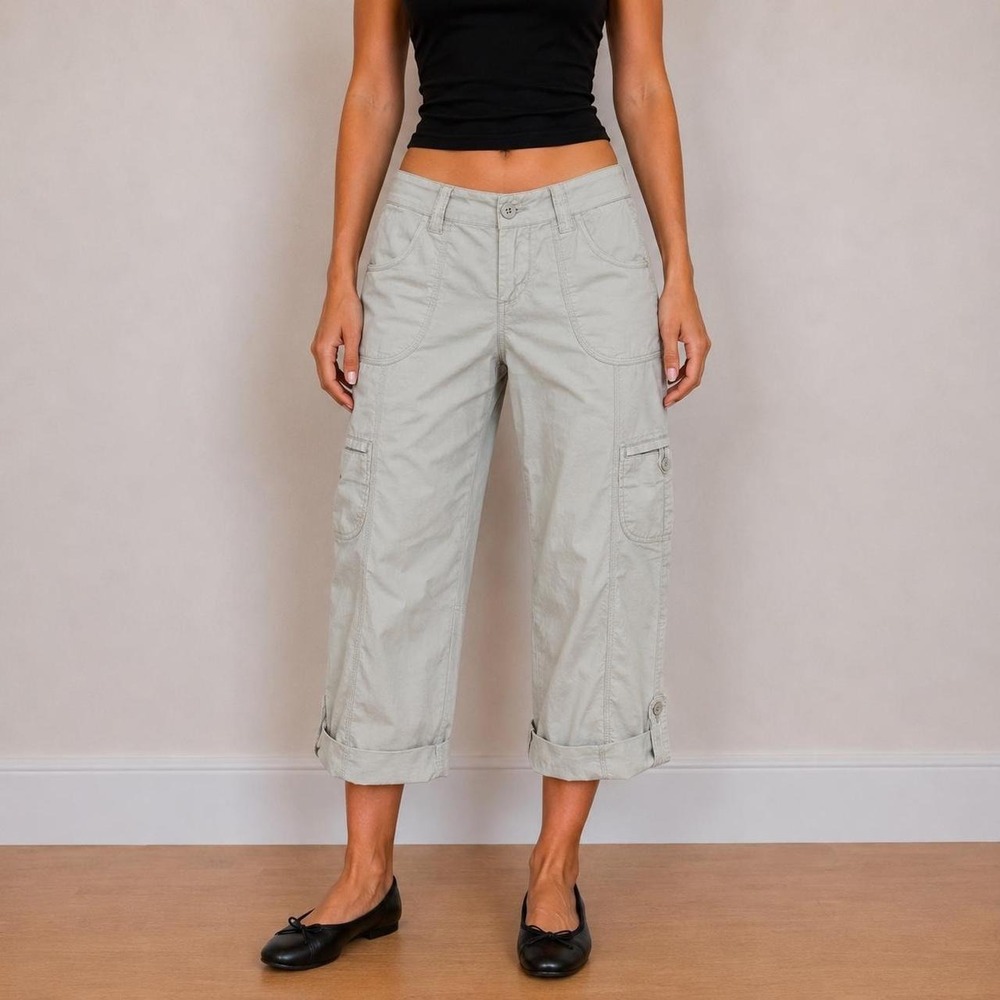 APT 9 Beige Cargo Capri Pants Low Rise Y2K Utility Cargo Women 4 2000s Gorpcore